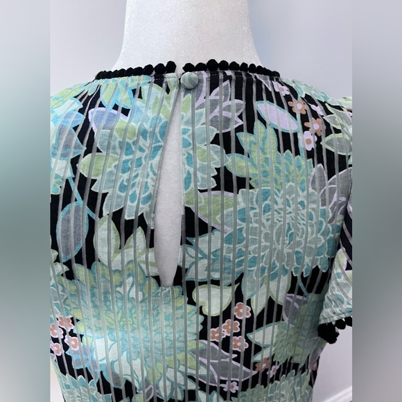 NWOT Kate Spade ♠️ Floral Top with tons of Style!! - Picture 7 of 8